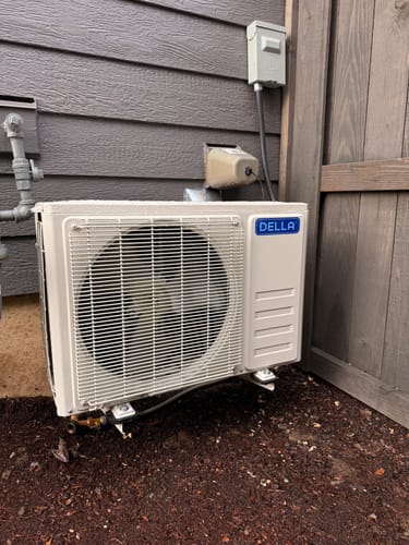Customer photo review of DELLA Vario Series 12000 BTU 23 SEER2 Mini Split Heat Pump AC - Up to 550 Sq.Ft.