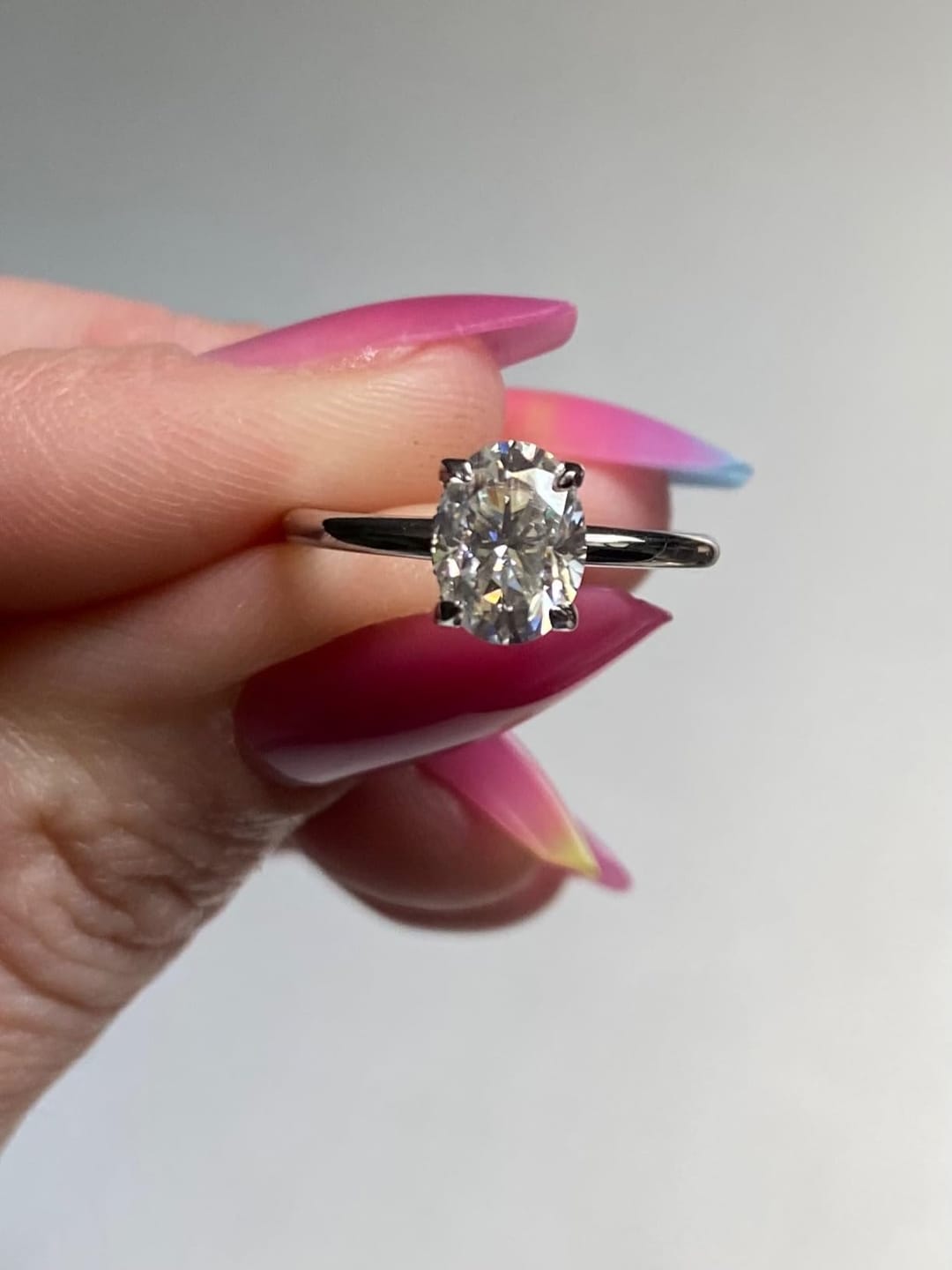 Customer photo review of Rodiffy Hidden Halo Moissanite 2.0Ct~5.5Ct Oval Cut Promise Ring For Women