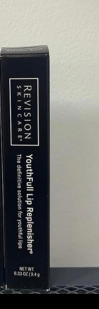 Customer photo review of REVISION ユースフルリップ（YouthFull Lip Replenisher™）