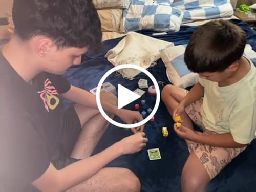 Customer video review of Juegos Rompe Cabeza con Caras y Timbre | FaceBattle
