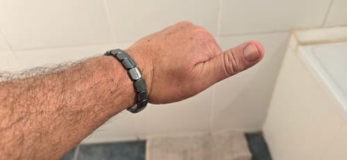 Customer photo review of Pulsera Hora Hematita