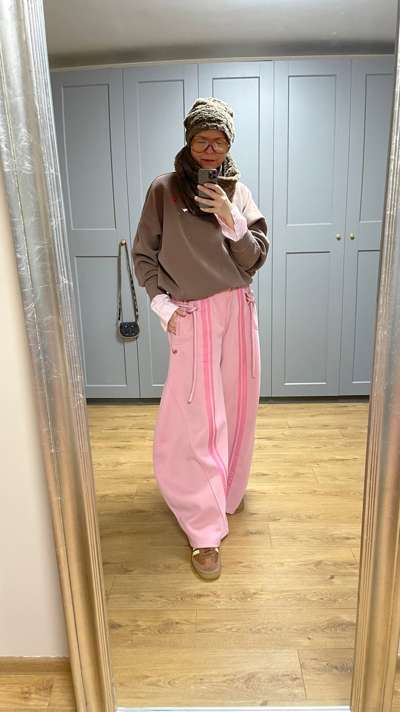 Customer photo review of Aelfric Eden Stripe Super Baggy Barrel Sweatpants