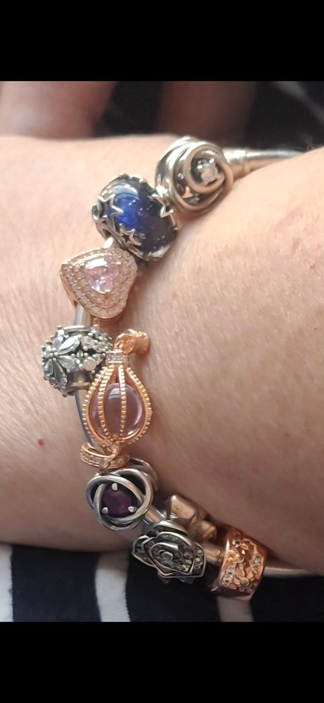 Customer photo review of Pulsera Luna Llena