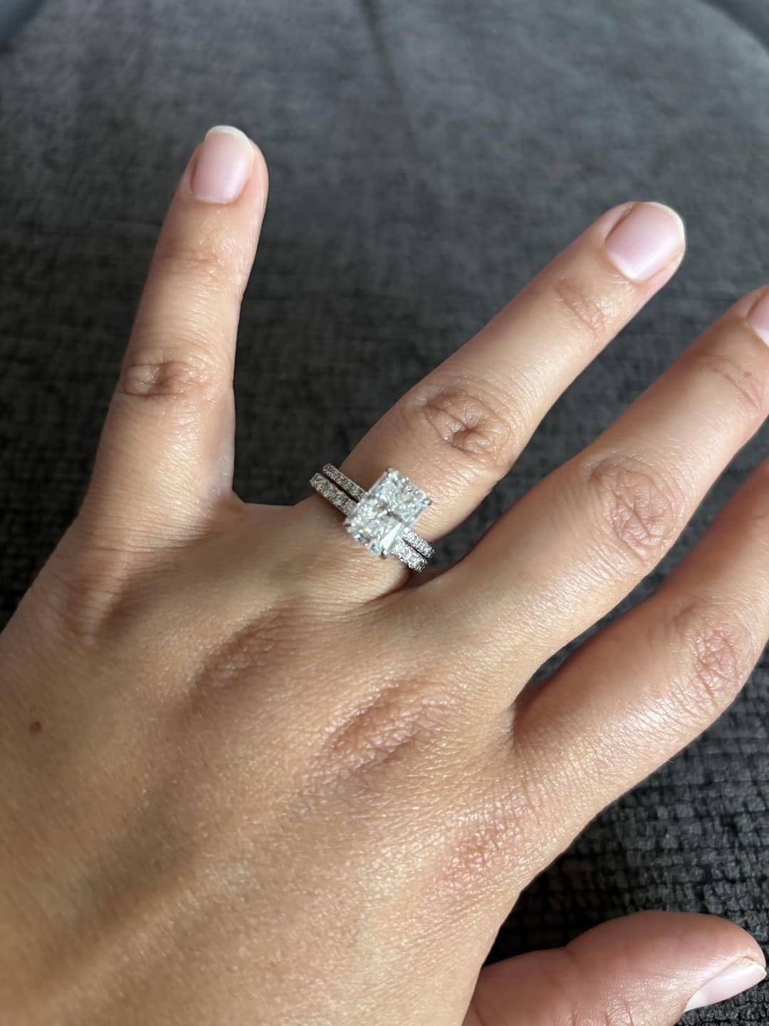 Customer photo review of S925 Moissanite 3.5 Ct Radiant Cut White Gold/Yellow Gold/Rose Gold Wedding Ring For Women