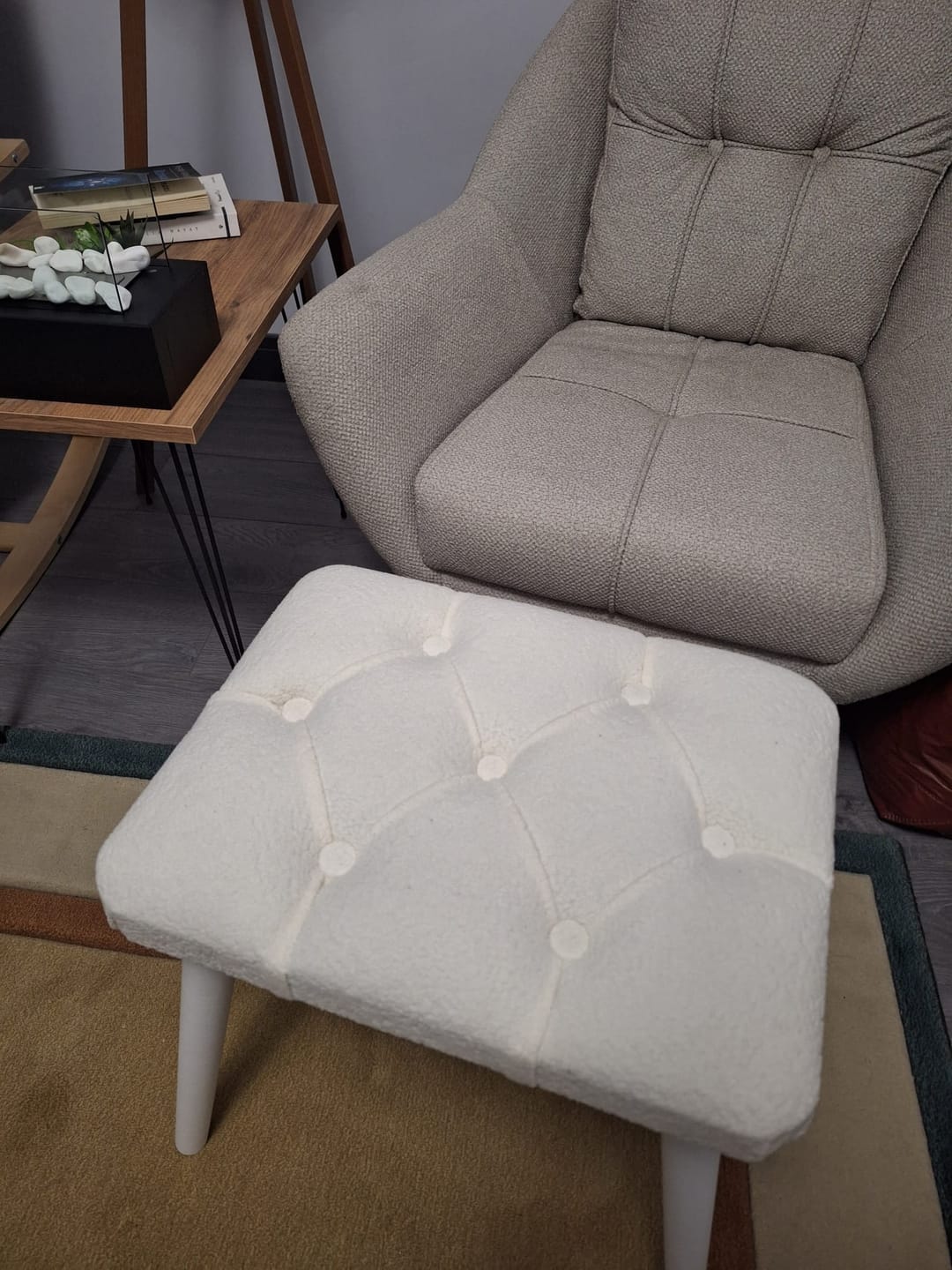 Customer photo review of Rani BM101 Puf Ahşap Ayaklı Tabure Beyaz