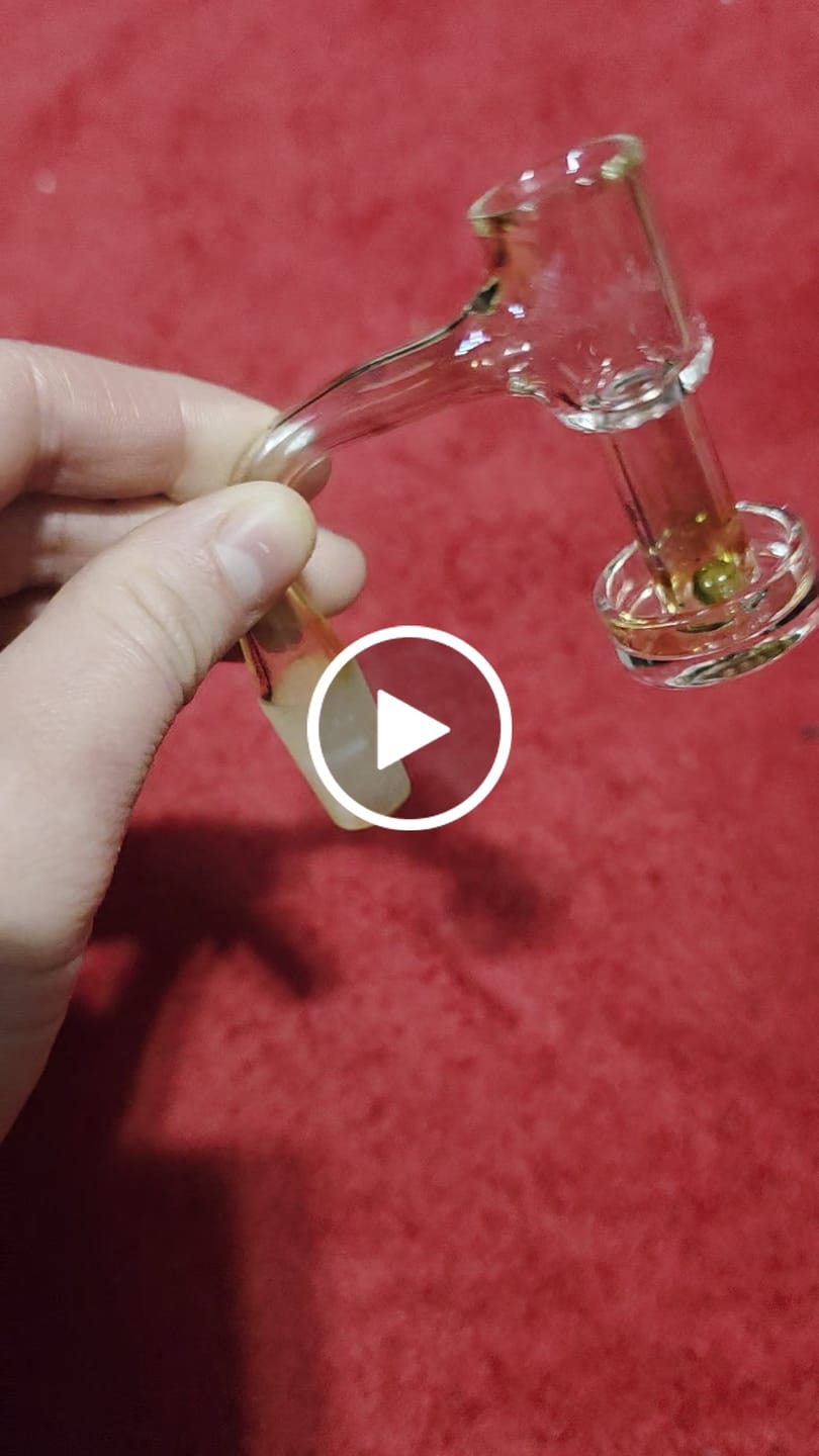 Customer video review of HONEYSUCKLE BEVEL QUARTZ BANGER - 90° DEGREE | BL