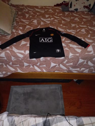 Customer photo review of Cristiano Ronaldo 2007-2008 Manchester United Black Retro Jersey Trikot Camiseta Maillot