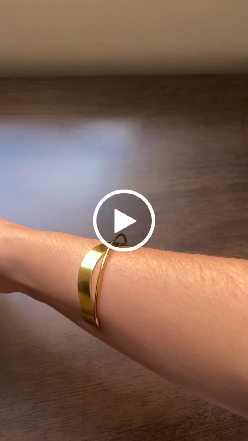 Customer video review of Bracelete Inter Banhado em Ouro 18k