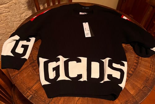 Recensione con foto di un cliente su Maglione GCDS logo basso