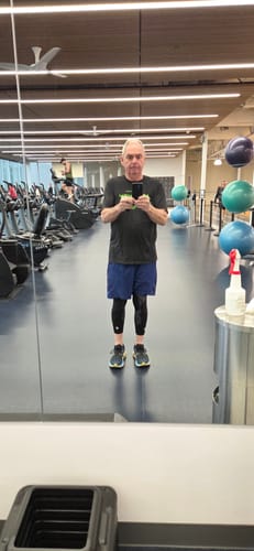 Customer photo review of Compression Sleeves V2 for Knees and Legs