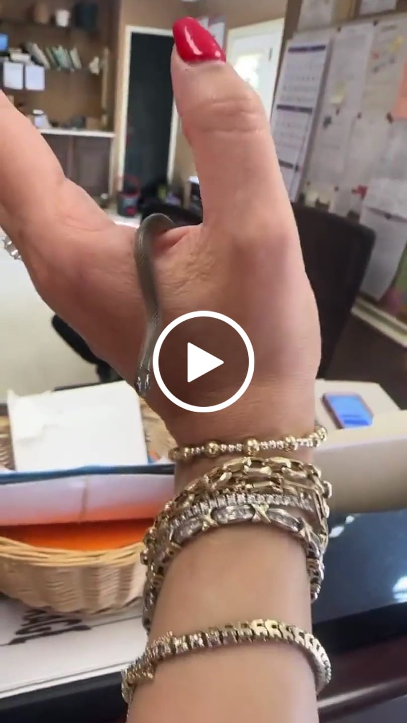 Customer video review of Clara VVS1 Moissanite Round Cut Tennis Bracelet