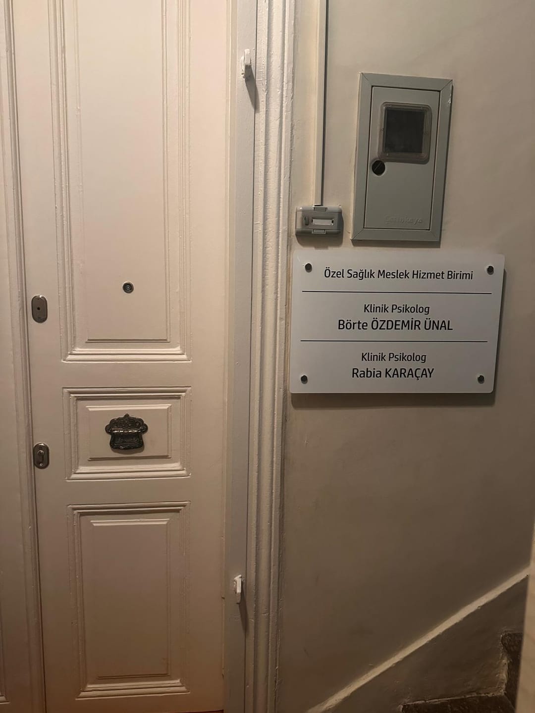 Customer photo review of Beyaz Pleksi Kapı Tabelası