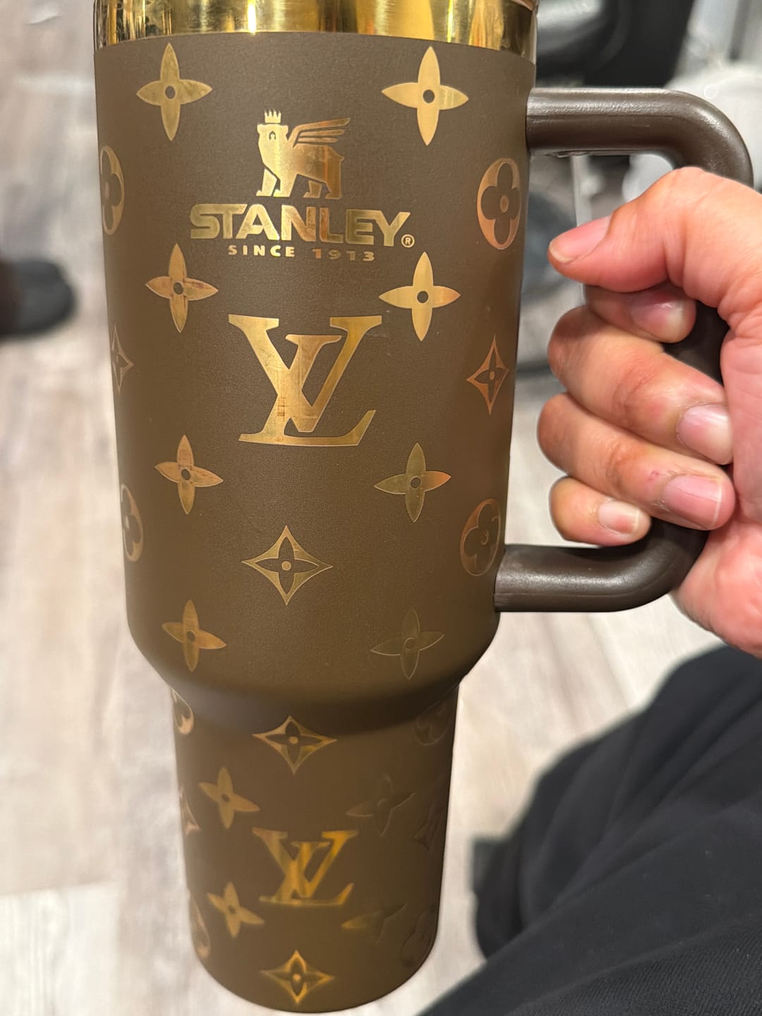 Customer photo review of Designer Holographic In-Car Insulated Cup 40OZ Free shipping by✈️✈️✈️