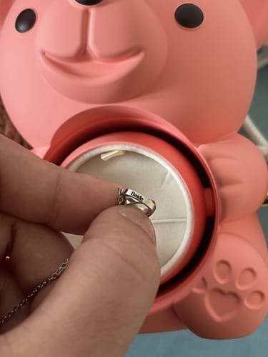 Customer photo review of Ewige Rose Bär Geschenkbox Mit Gravierter Herz Halskette - Kostenlose Ohrringe