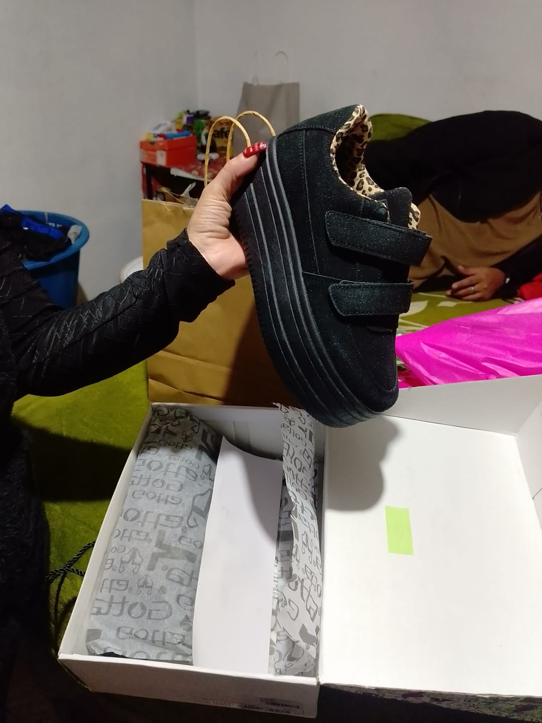 Customer photo review of Tenis Negro Mujer 38561