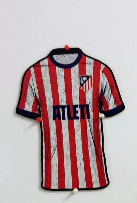 Customer photo review of Atlético de Madrid® Camiseta - Puzzle de Madera