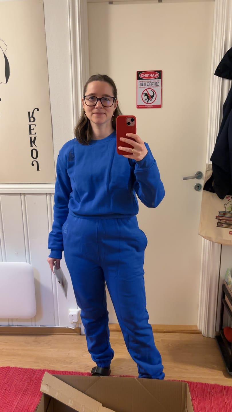 Customer photo review of Sassy sweatpants - blue