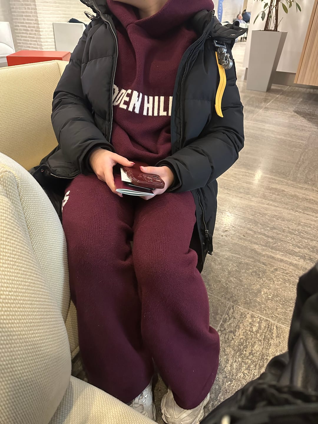 Customer photo review of KNIT SWEATPANTS DARK PLUM