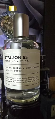 Reseña con foto de un cliente sobre Perfume Emper Stallion 53 100ml Edp Unisex