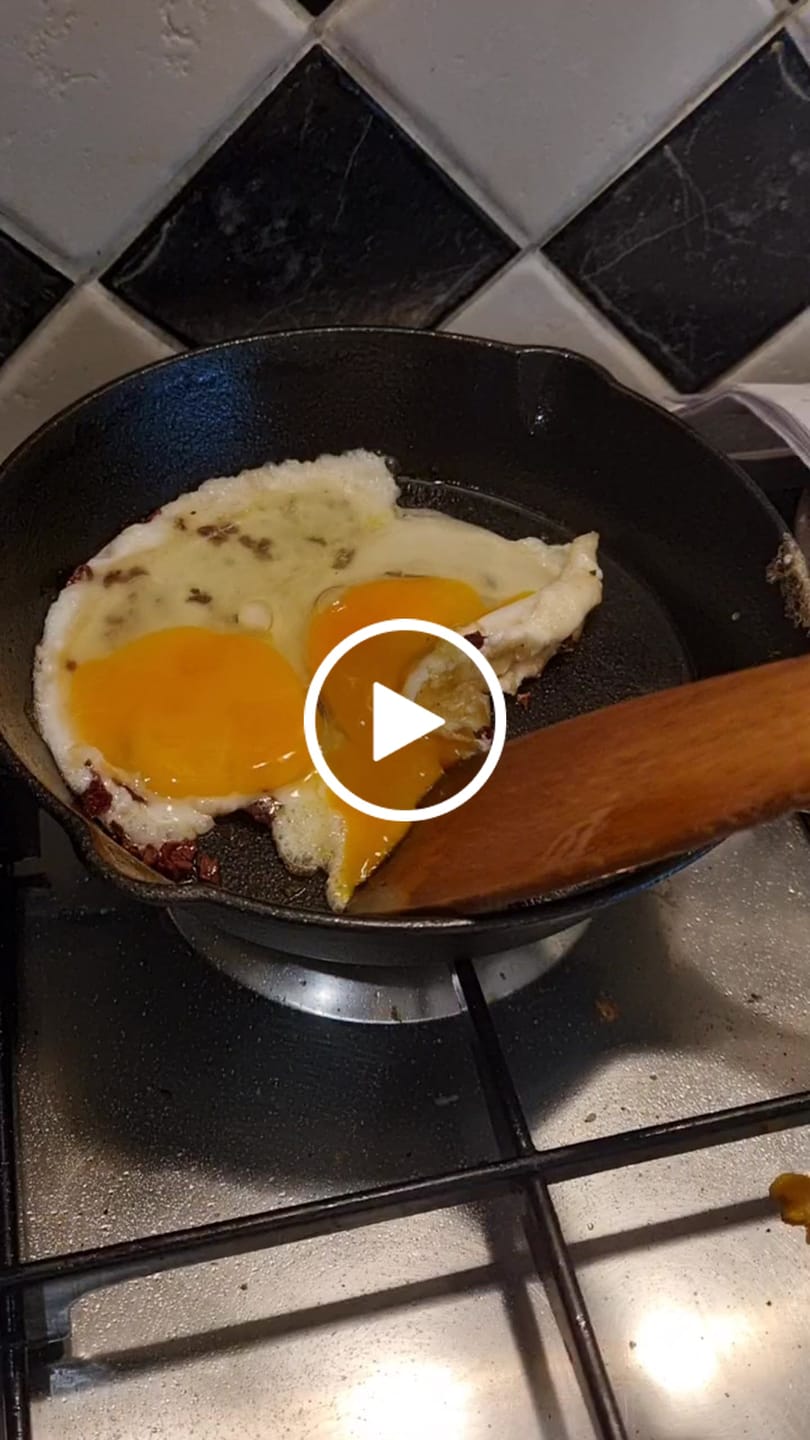 Customer video review of Blackwell Pannenset Gietijzer 4-Delig Koekenpan 16, 20 & 25 cm & Grillplaat ø 30 cm - geschikt voor alle warmtebronnen - zonder anti-aanbaklaag