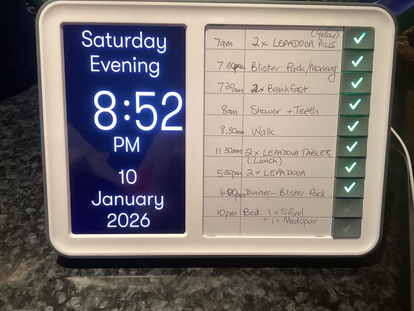 Customer photo review of DAY HUB
