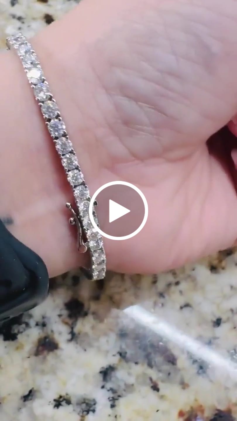 Customer video review of Clara VVS1 Moissanite Round Cut Tennis Bracelet