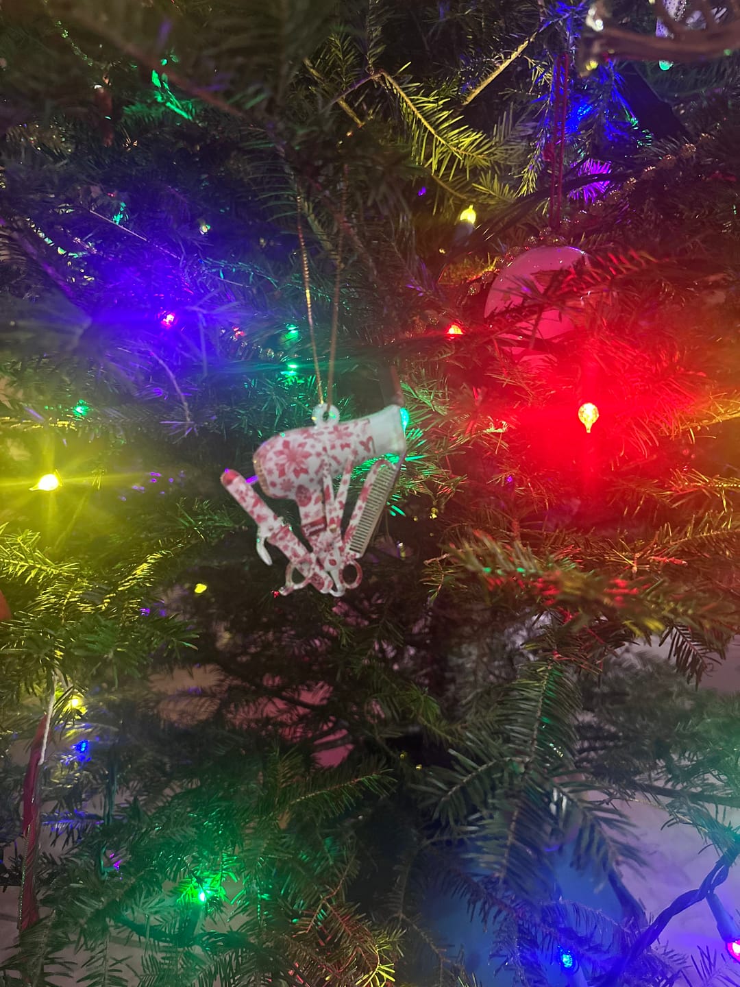 Customer photo review of Hairstylist Toile de Jouy Ornament, Personalized Christmas Acrylic Ornament, Gift For Hairdresser, Stylist or Salon Owner