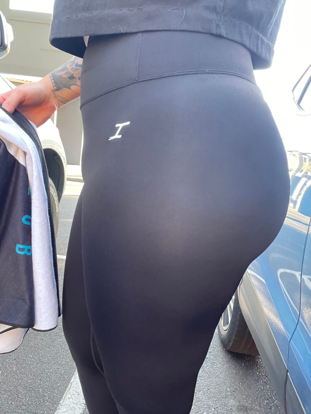 Customer photo review of ASCEND INVISIBLE SCRUNCH LEGGINGS - Carbon