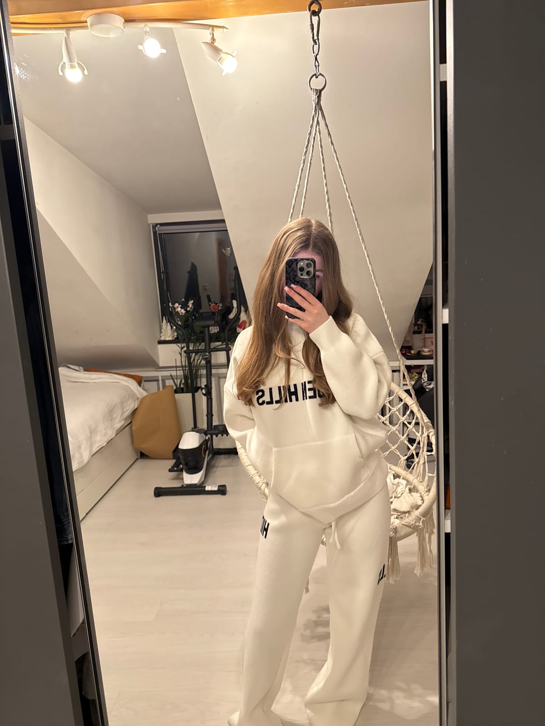 Customer photo review of KNIT HOODIE OFF WHITE