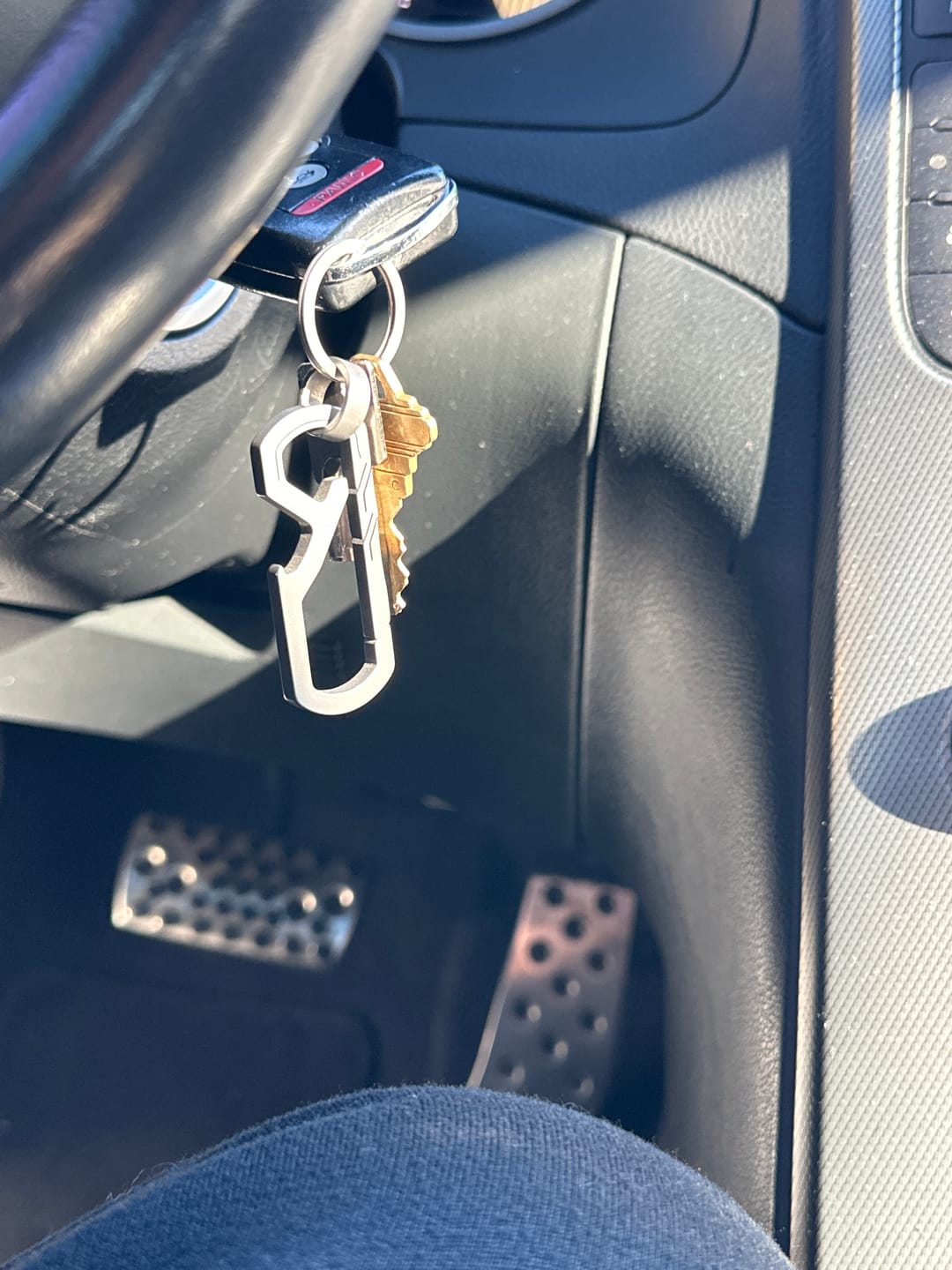 Customer photo review of 80Eighty® Titanium Keychain Clip
