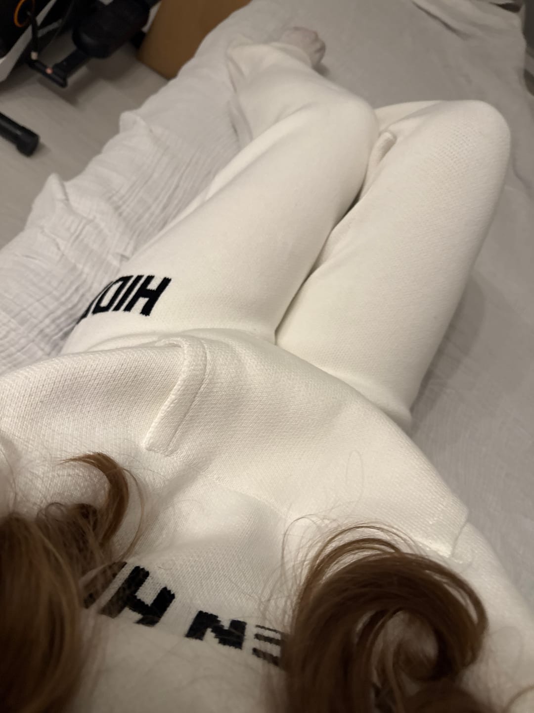 Customer photo review of KNIT SWEATPANTS OFF WHITE