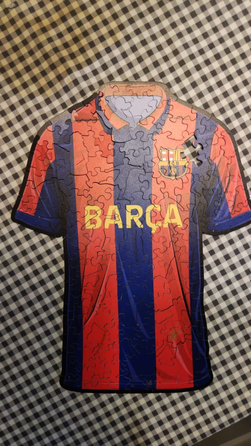 Customer photo review of FC Barcelona® Camiseta - Puzzle de Madera