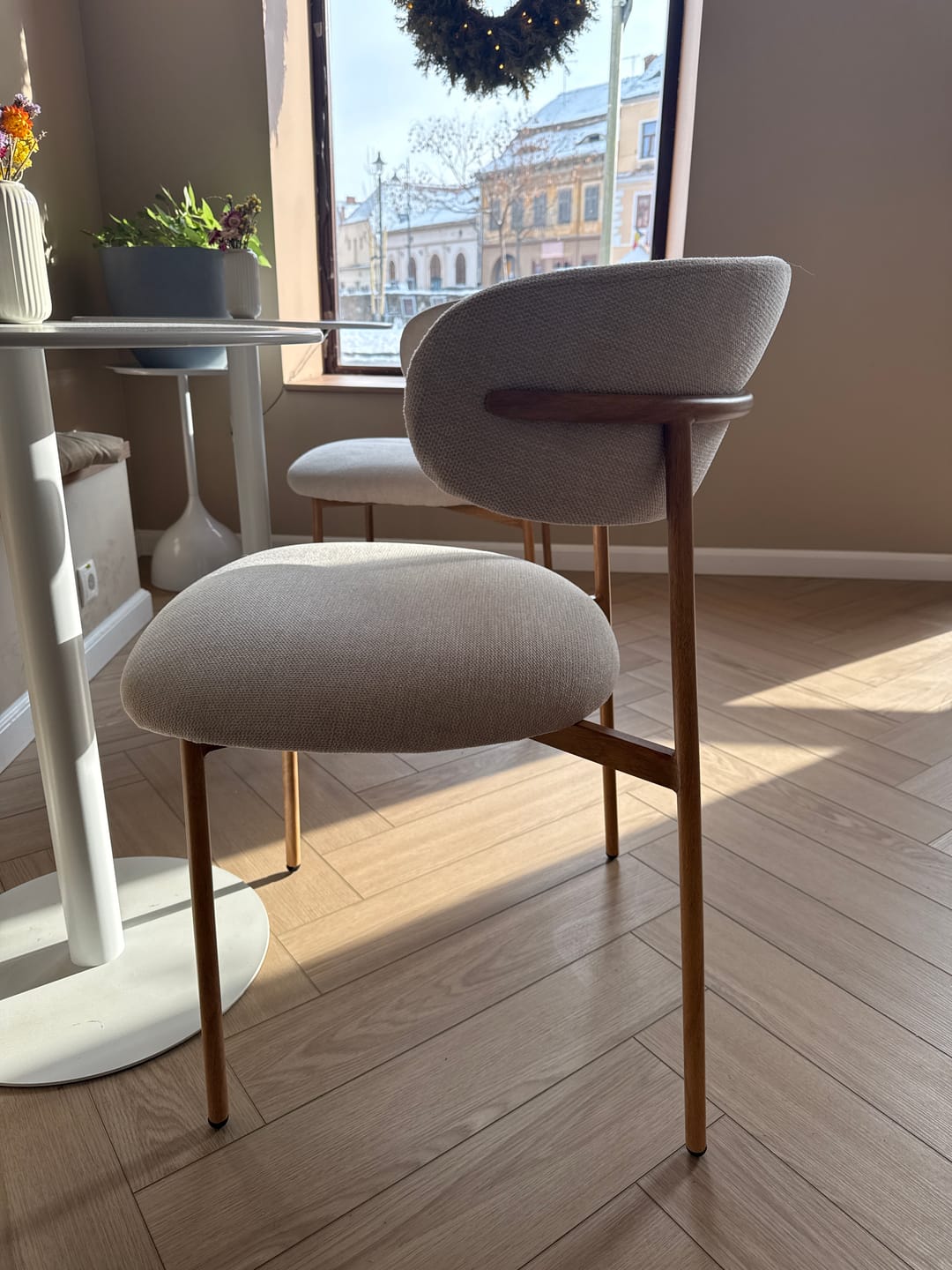 Customer photo review of Scaun ELTON D, bej deschis - Brego 22/stejar, stofa clasica/metal, 56x46x80 cm