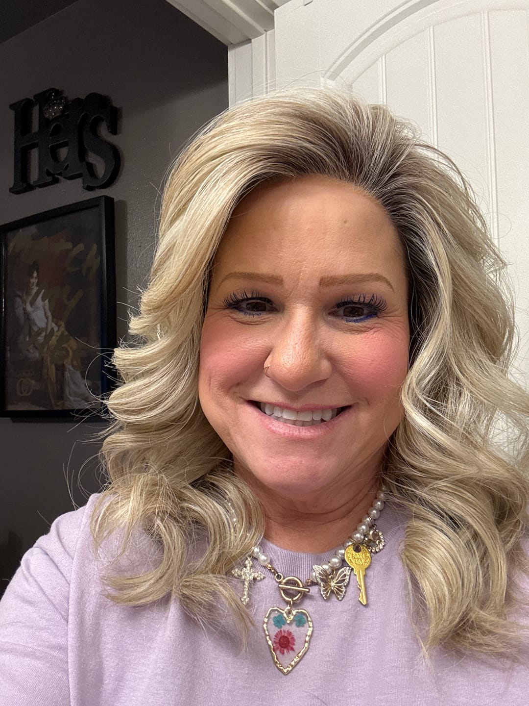 Customer photo review of BOMBSHELL BEAUTY - Sandy Blonde