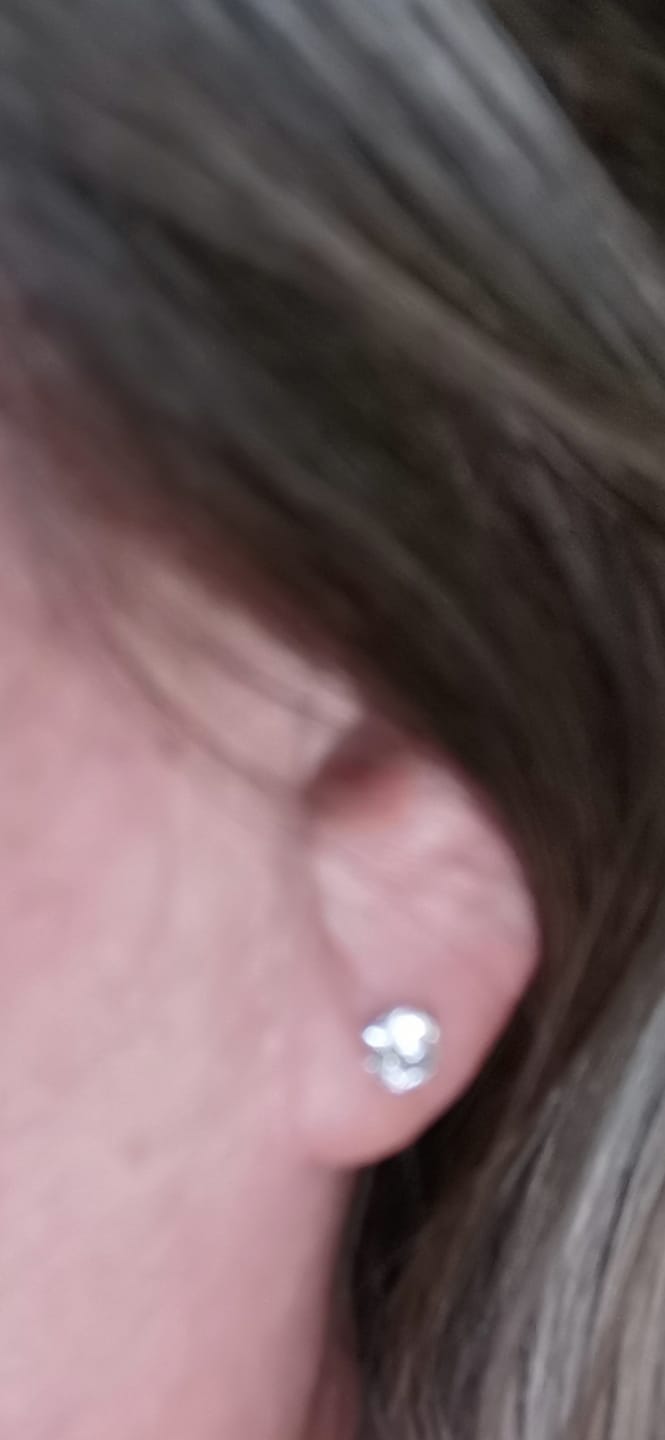 Customer photo review of Bright Diamond Ohrstecker | 18K vergoldet