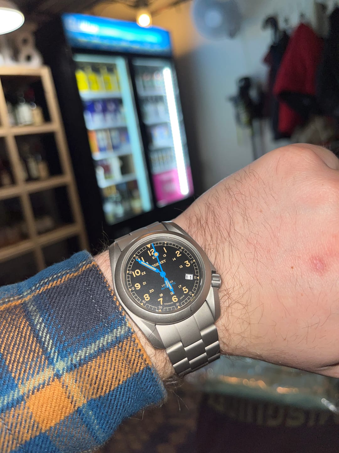 Customer photo review of VOYAGER - 100M Waterproof Titanium Automatic Field Watch | Vintage Noir-bracelet