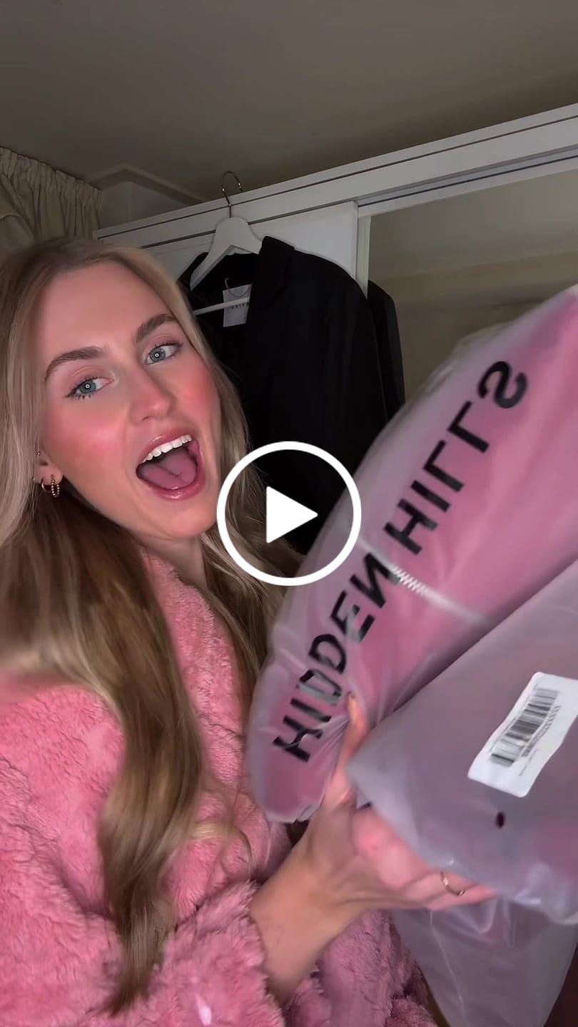 Customer video review of LABEL LONGSLEEVE TOP BURGUNDY