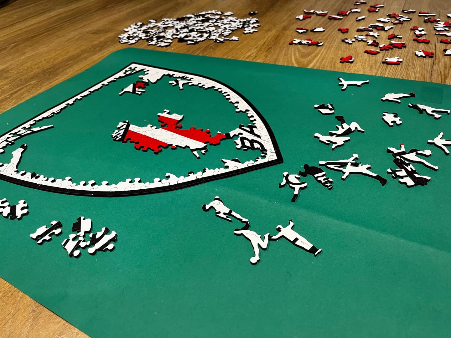 Customer photo review of Athletic Club® Logo - Puzzle de Madera