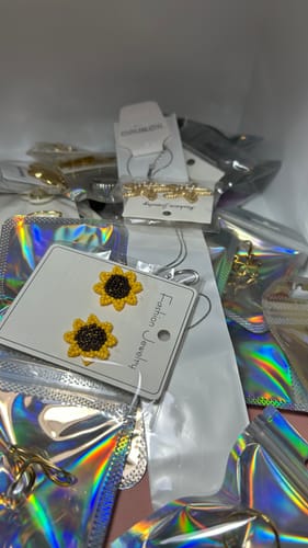 Customer photo review of Aretes de girasoles