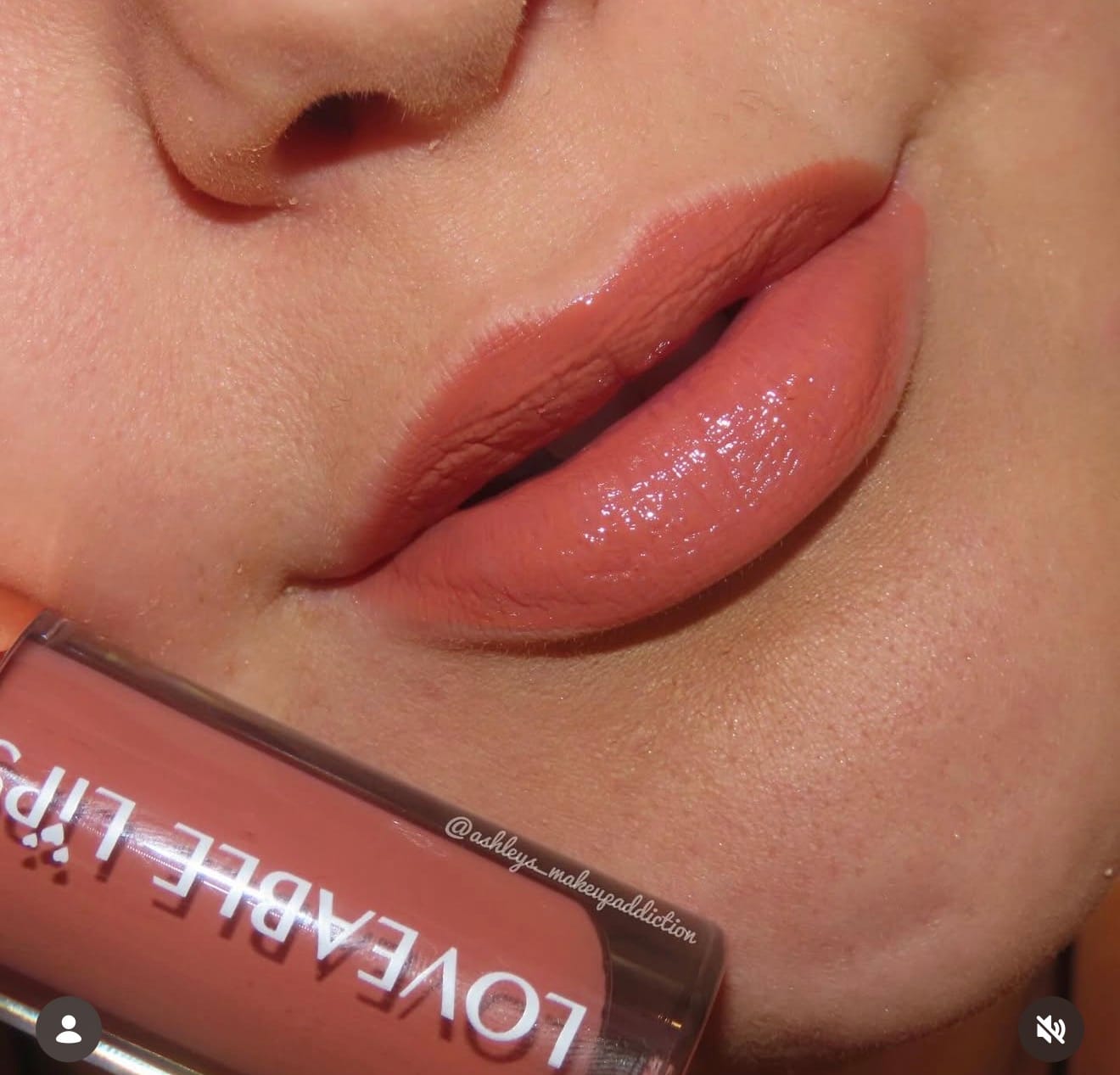 Customer photo review of Nude Glow Lip Gloss