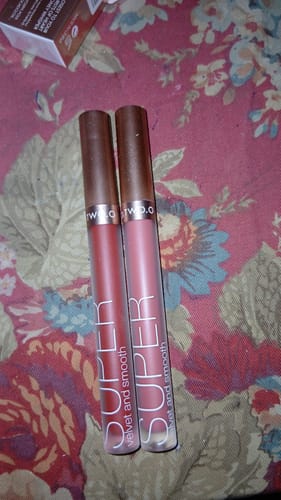 Customer photo review of O.TWO.O HONEY WHISPER VELVET MATTE LIP GLAZE