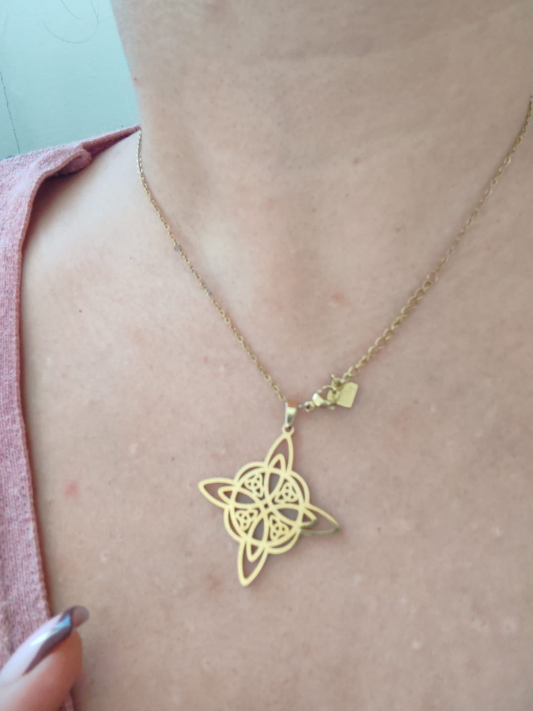 Customer photo review of Pendentif "Protection Éternelle" - Nœud de Sorcière, Chaîne plate