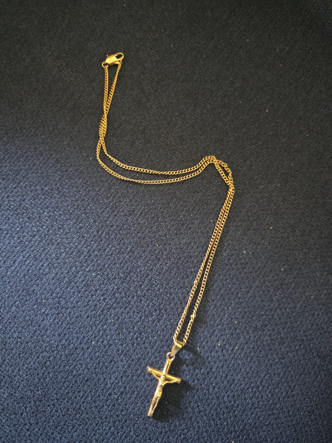 Customer photo review of Cross Minimal Pendant Oro
