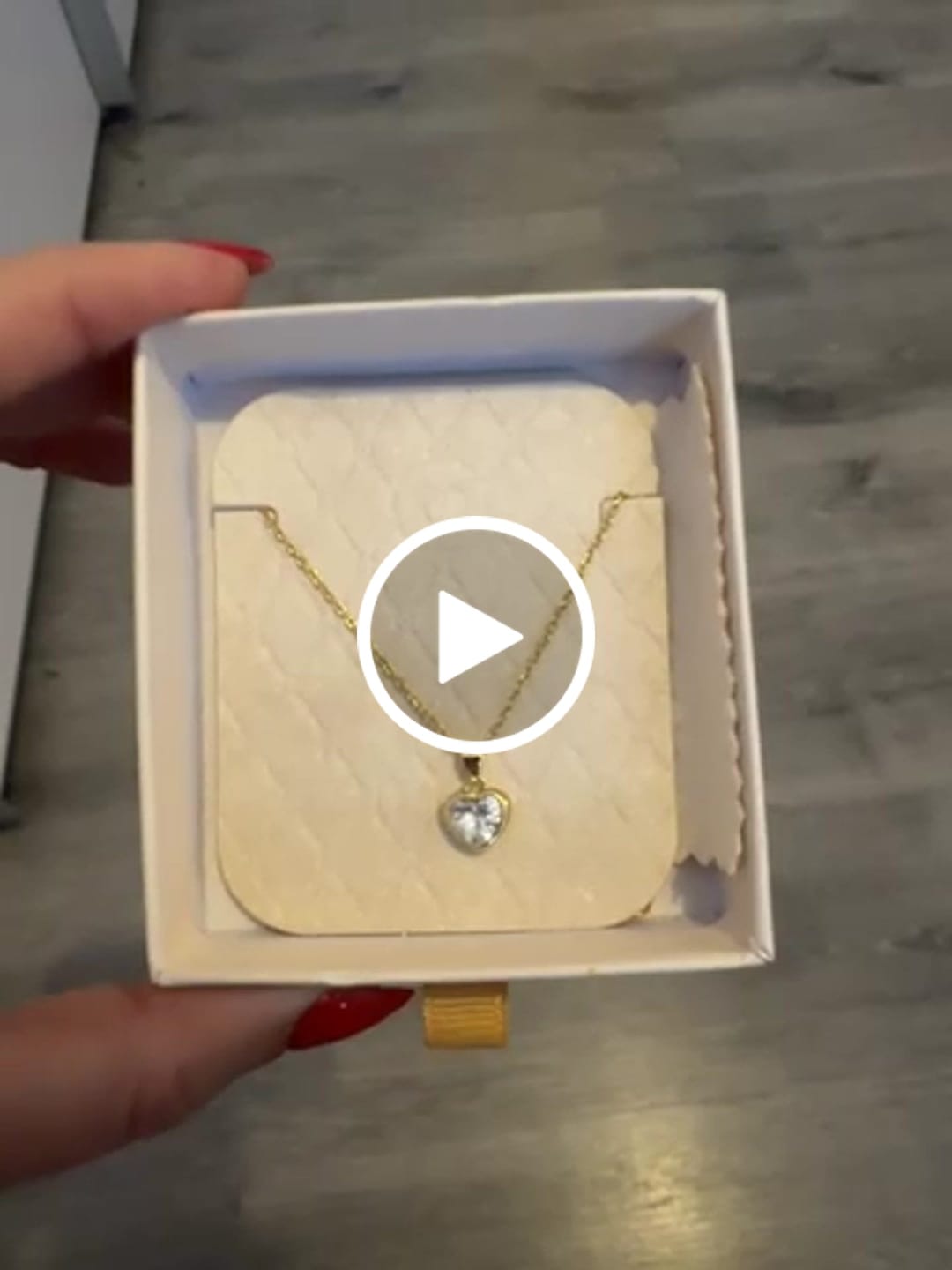 Customer video review of Collar Amoroso