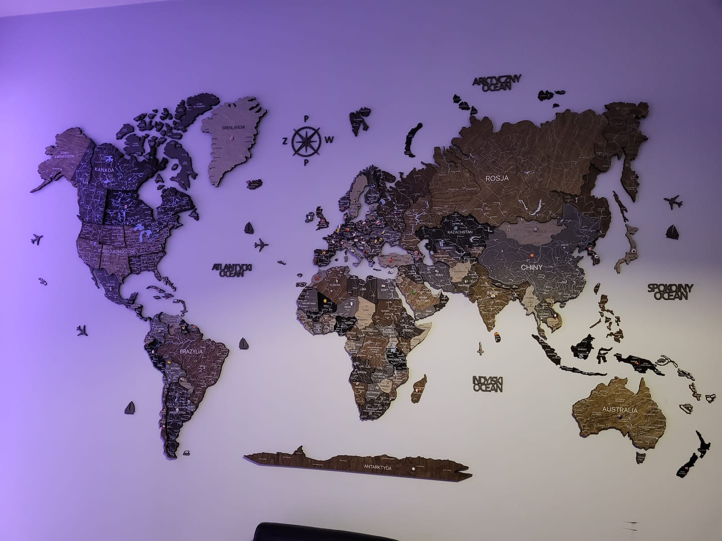 Customer photo review of Drewniana Mapa Świata 3D “Brown Loft”