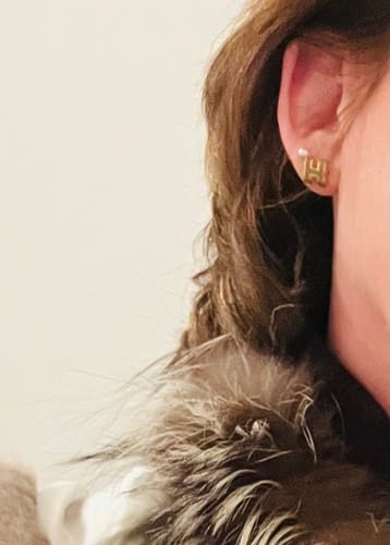 Customer photo review of MINI POP H GOLD EARRINGS GREY