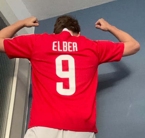 Customer photo review of Giovane Élber FC Bayern Munich 2000-2001 Retro Jersey | Kit | Trikot Soccer Shirt