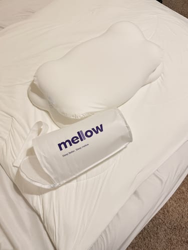 Customer photo review of Mellow CloudAlign™ Pillow