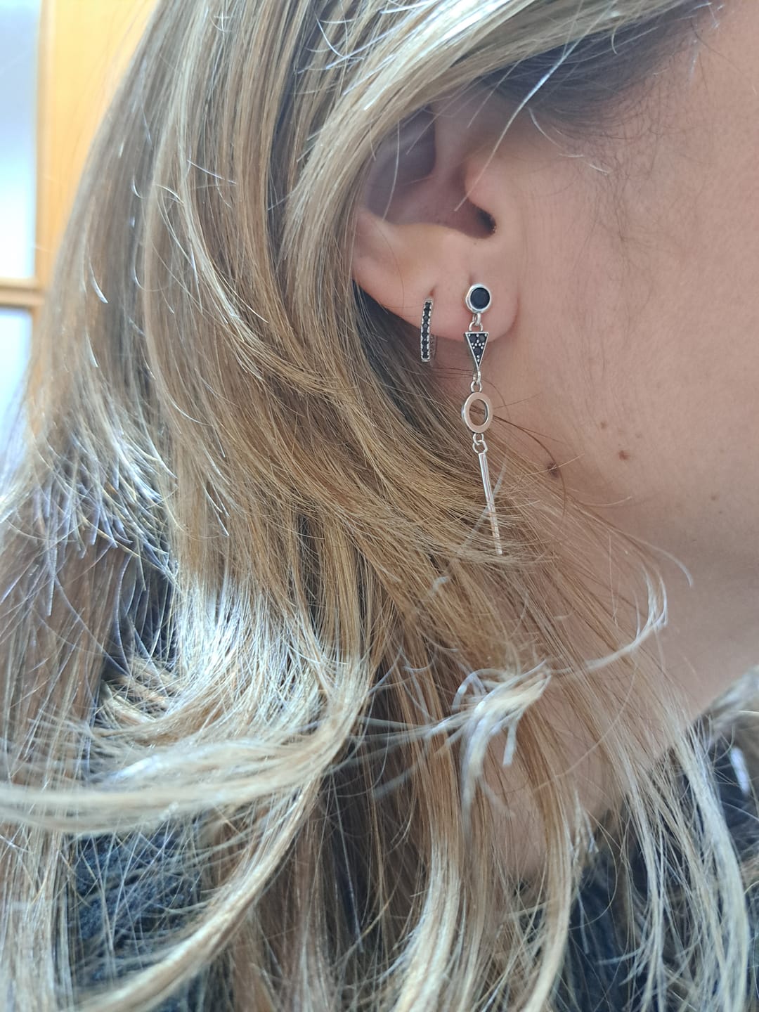 Customer photo review of Pendientes Espinela Negra
