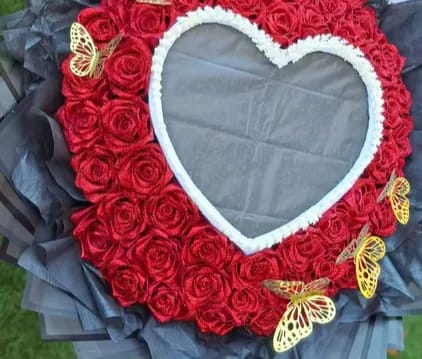 Customer photo review of The Burn Away Glitter Roses Bouquet [New 2026]